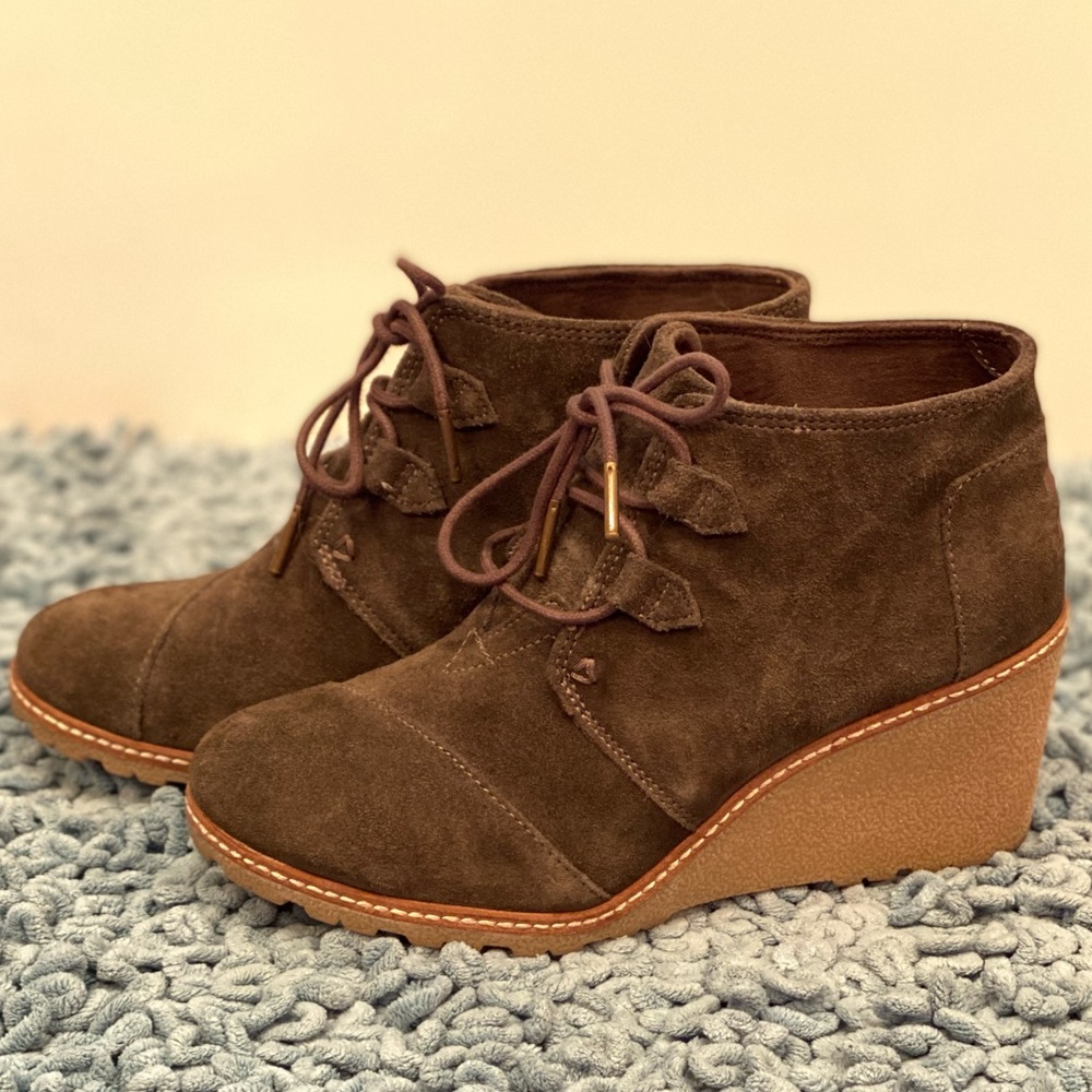 Like New TOMS Olive Wedge Hiking Boot - 8.5